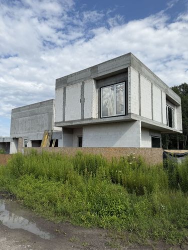 Bliźniaki, kt&oacute;re nie wyglądają jak bliźniaki &mdash; nowoczesne osiedle w Kajetanach